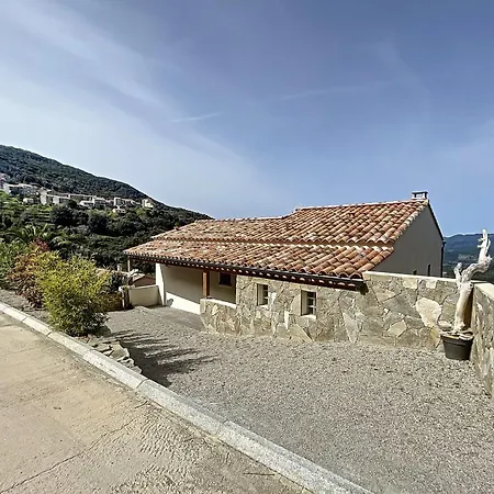 New Quiet Upscale Air-conditioned T2 With Heated Pool & Sea View *