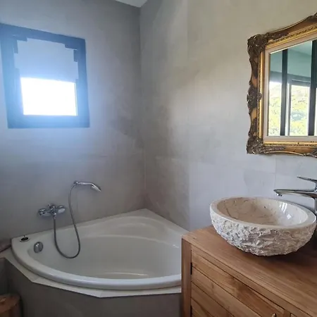 New Quiet Upscale Air-conditioned T2 With Heated Pool & Sea View * Sollacaro