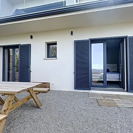 New Quiet Upscale Air-conditioned T2 With Heated Pool & Sea View *