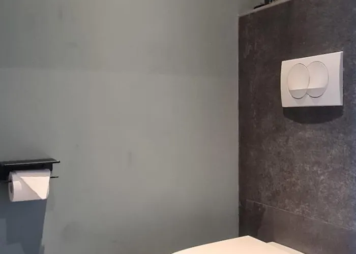 New Quiet Upscale Air-conditioned T2 With Heated Pool & Sea View