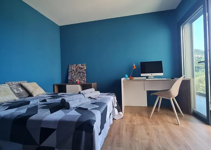 New Quiet Upscale Air-conditioned T2 With Heated Pool & Sea View Sollacaro