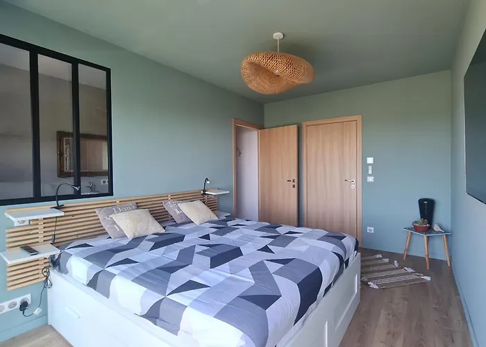 New Quiet Upscale Air-conditioned T2 With Heated Pool & Sea View וילה