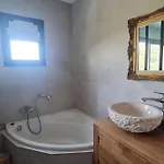 New Quiet Upscale Air-conditioned T2 With Heated Pool & Sea View * Sollacaro