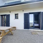 New Quiet Upscale Air-conditioned T2 With Heated Pool & Sea View *