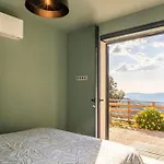 New Quiet Upscale Air-conditioned T2 With Heated Pool & Sea View Villa