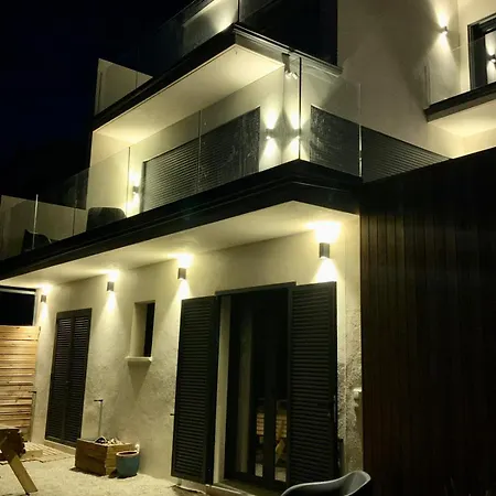 New Quiet Upscale Air-conditioned T2 With Heated Pool & Sea View *