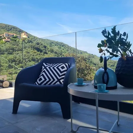 New Quiet Upscale Air-conditioned T2 With Heated Pool & Sea View