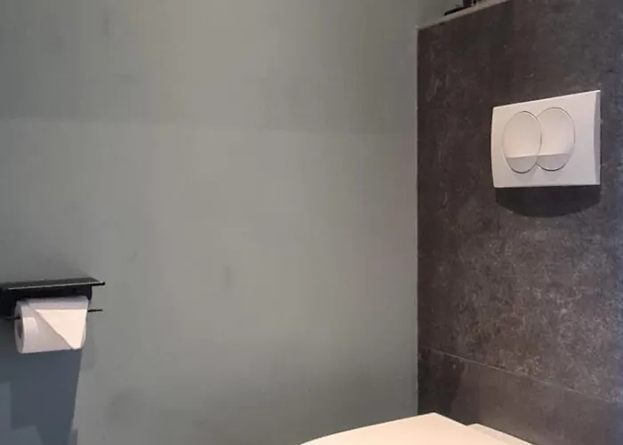 New Quiet Upscale Air-conditioned T2 With Heated Pool & Sea View