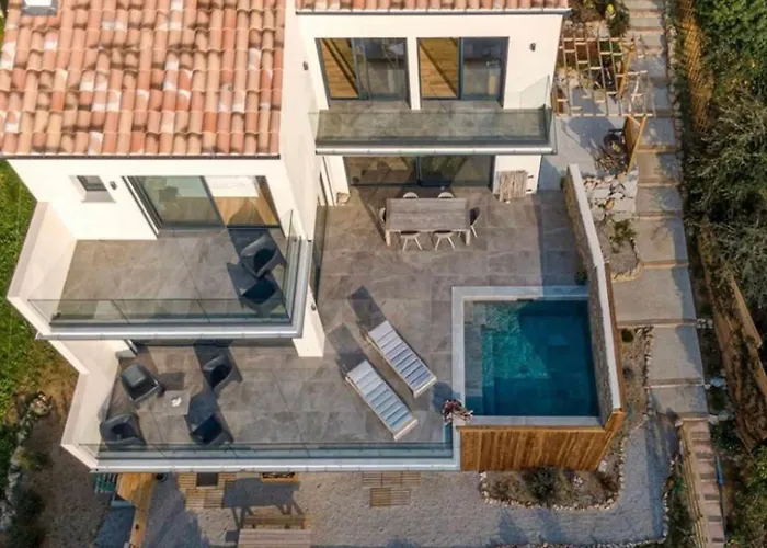 Villa New Quiet Upscale Air-conditioned T2 With Heated Pool & Sea View