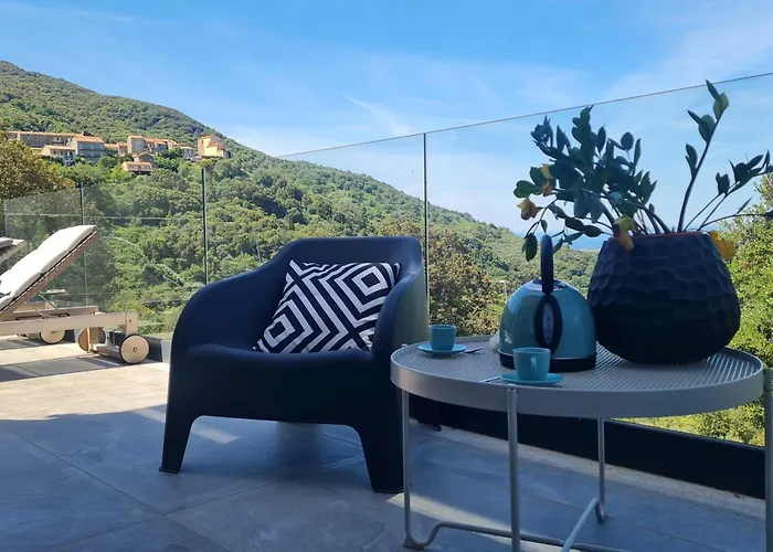 New Quiet Upscale Air-conditioned T2 With Heated Pool & Sea View Villa