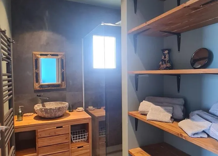New Quiet Upscale Air-conditioned T2 With Heated Pool & Sea View * Sollacaro