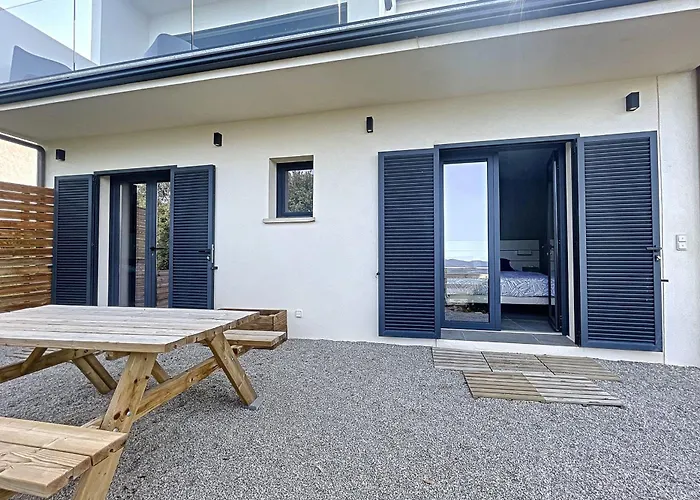 New Quiet Upscale Air-conditioned T2 With Heated Pool & Sea View *